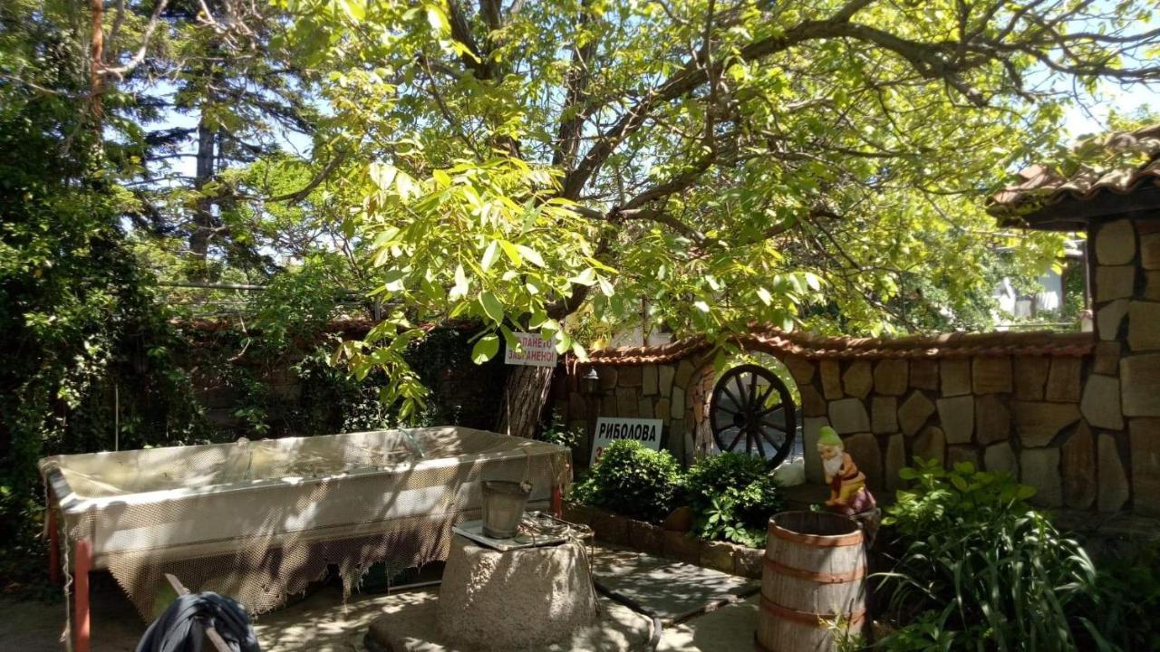 Семеен Хотел Национал Mineralni Bani Exterior foto