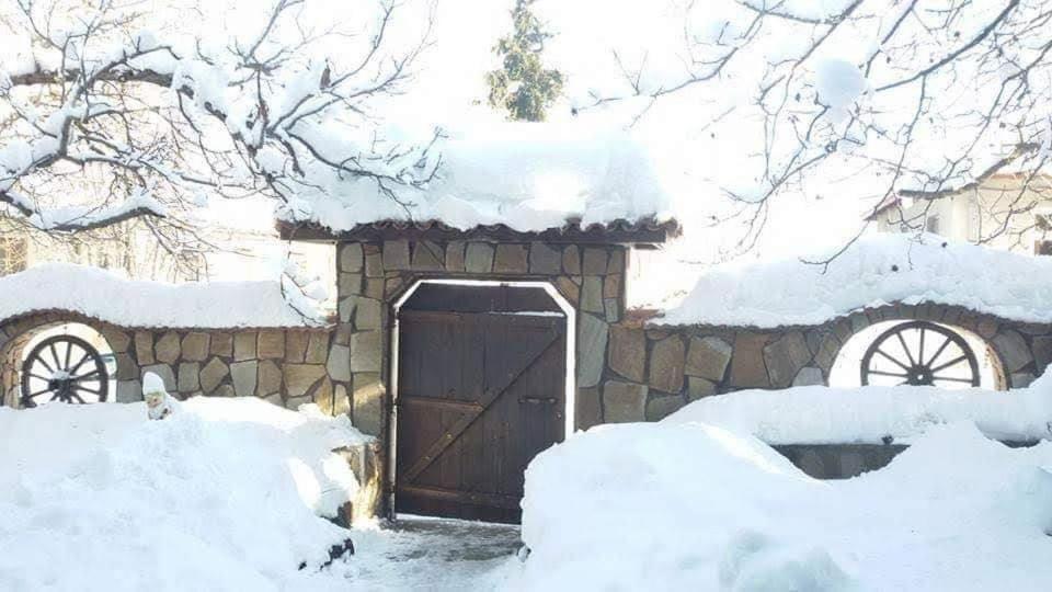 Семеен Хотел Национал Mineralni Bani Exterior foto