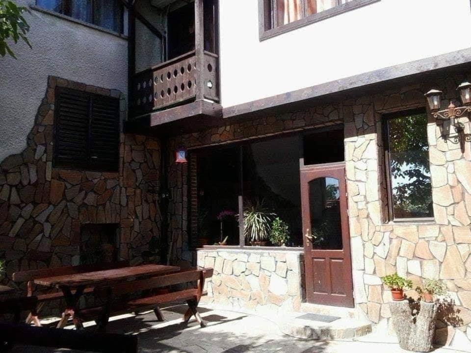 Семеен Хотел Национал Mineralni Bani Exterior foto