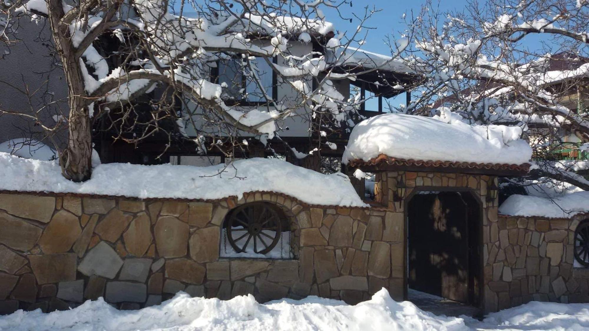 Семеен Хотел Национал Mineralni Bani Exterior foto
